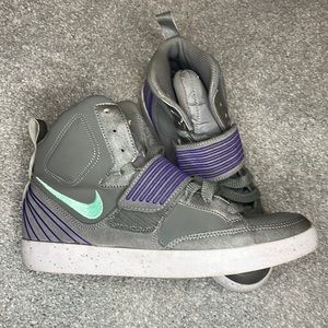 Mens Nike sneakers size 8💜
